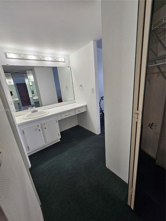 For Sale: $190,000 (2 beds, 2 baths, 994 Square Feet)