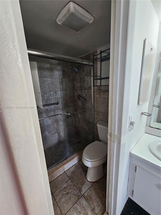 For Sale: $190,000 (2 beds, 2 baths, 994 Square Feet)