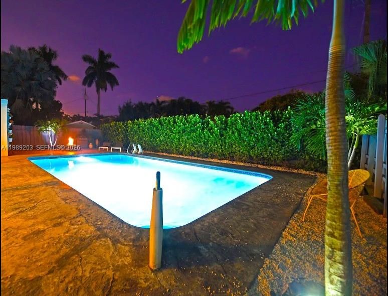 Recientemente alquilado: $7,990 (4 camas, 2 baños, 2070 Pies cuadrados)