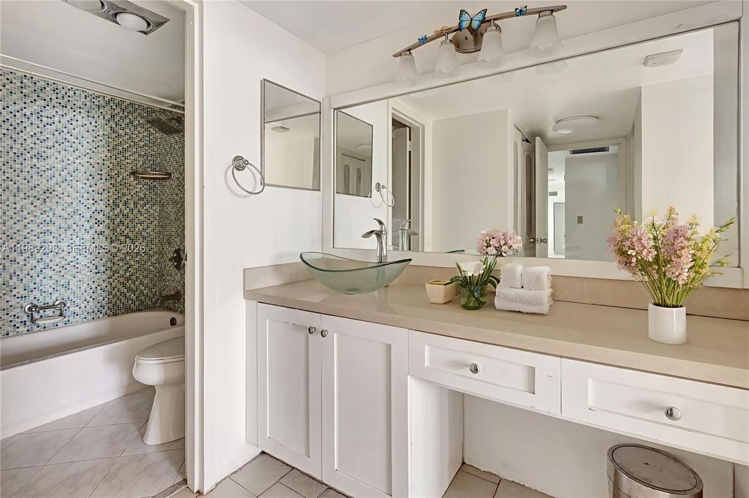 Activo con contrato: $260,000 (2 camas, 2 baños, 1096 Pies cuadrados)