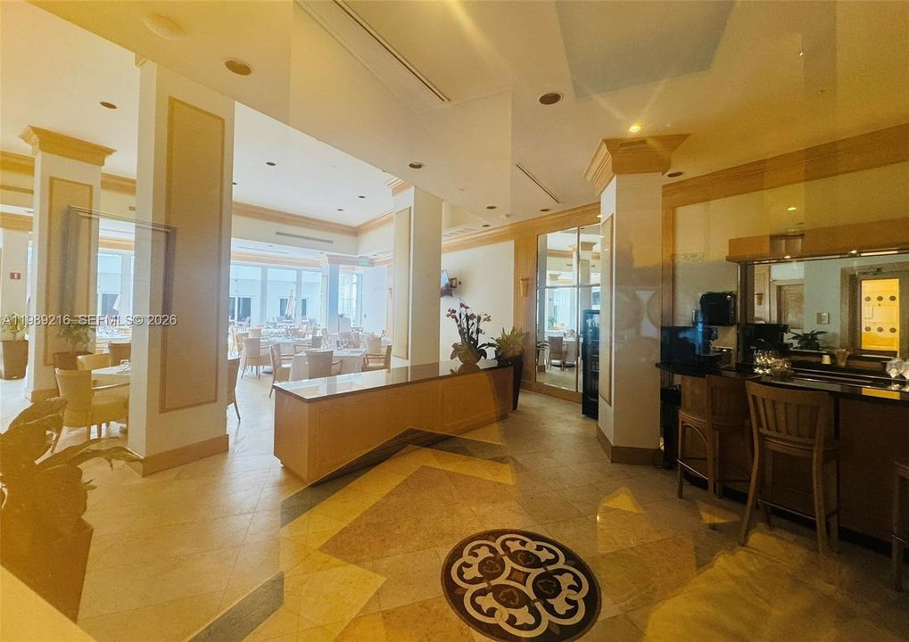 Под контрактом: $3,950,000 (2 спален, 3 ванн, 2160 Квадратных фут)