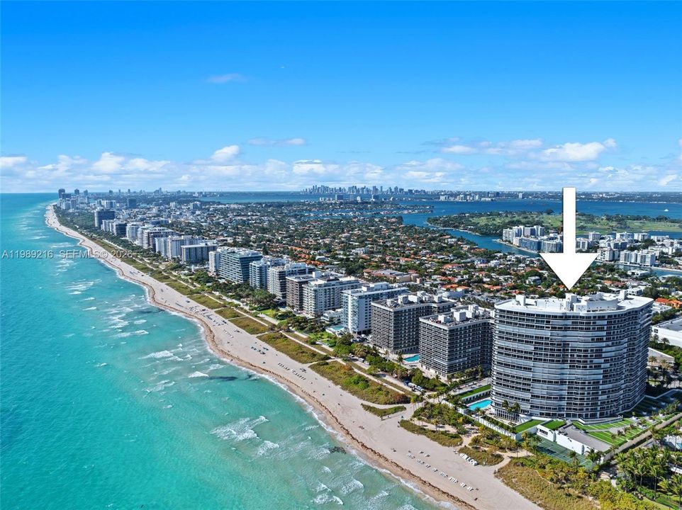 Под контрактом: $3,950,000 (2 спален, 3 ванн, 2160 Квадратных фут)