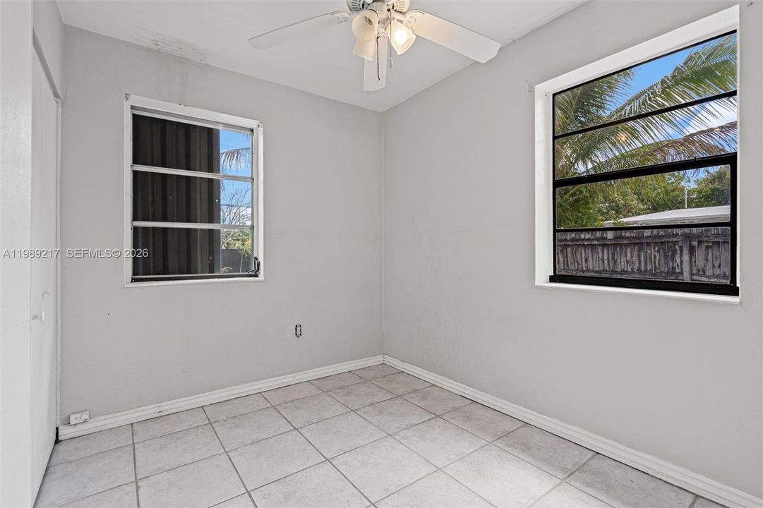 Activo con contrato: $324,900 (4 camas, 2 baños, 1392 Pies cuadrados)