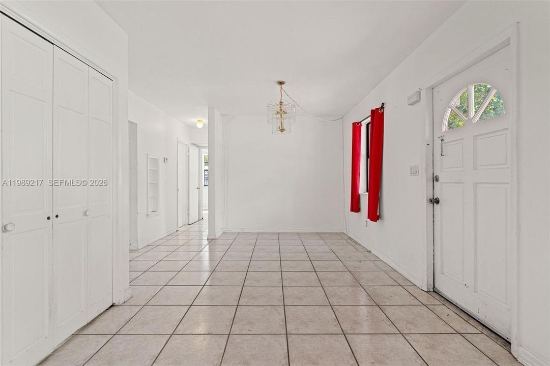 Activo con contrato: $324,900 (4 camas, 2 baños, 1392 Pies cuadrados)