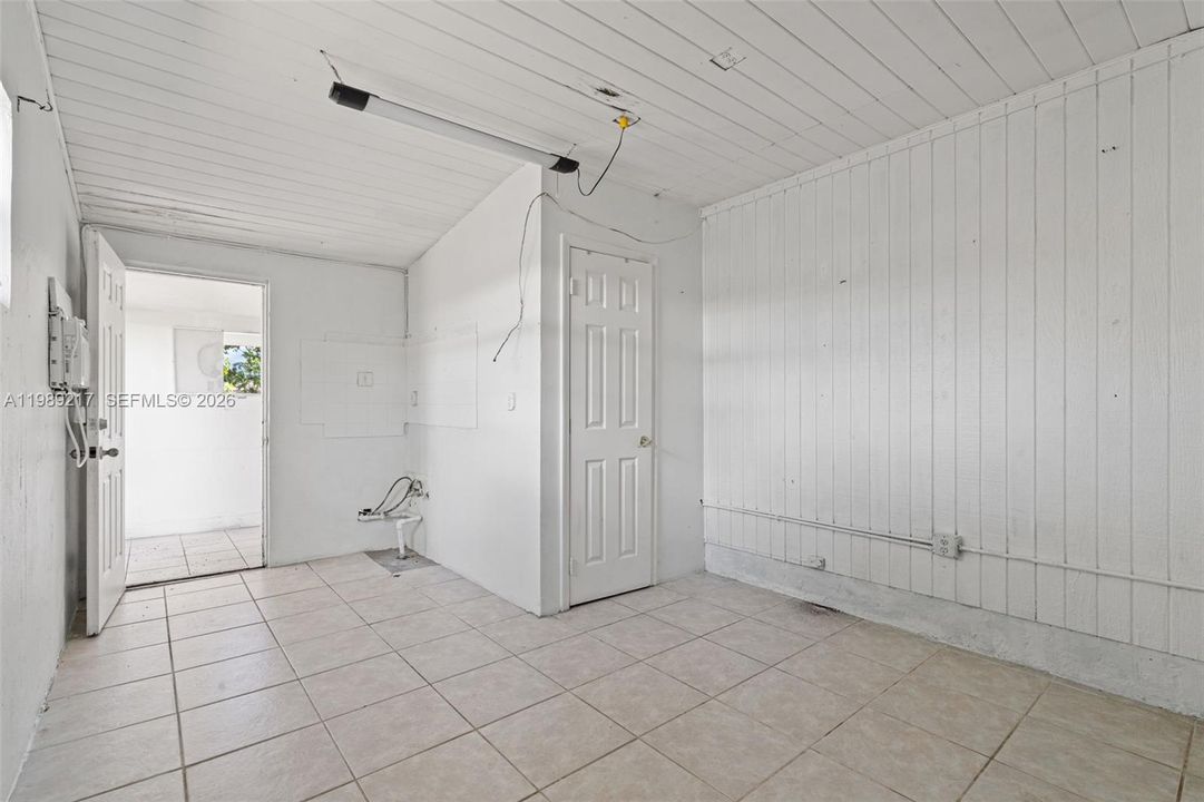 Activo con contrato: $324,900 (4 camas, 2 baños, 1392 Pies cuadrados)