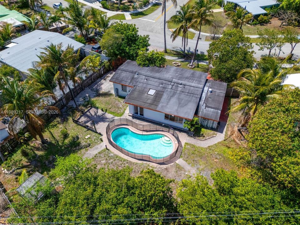 Activo con contrato: $324,900 (4 camas, 2 baños, 1392 Pies cuadrados)