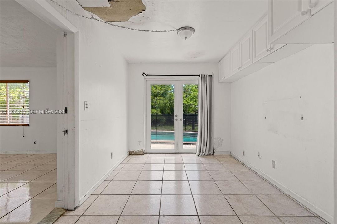 Activo con contrato: $324,900 (4 camas, 2 baños, 1392 Pies cuadrados)