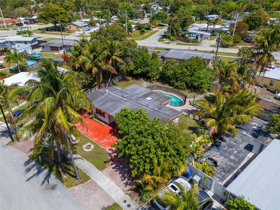 Activo con contrato: $324,900 (4 camas, 2 baños, 1392 Pies cuadrados)