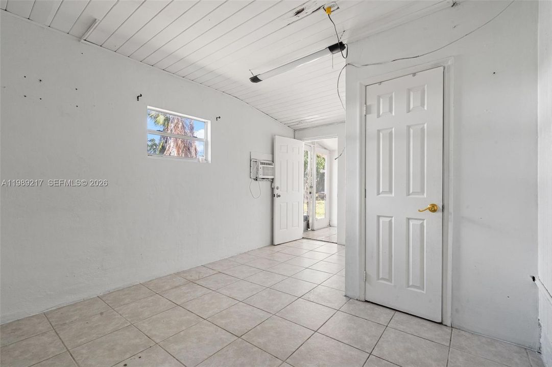Activo con contrato: $324,900 (4 camas, 2 baños, 1392 Pies cuadrados)