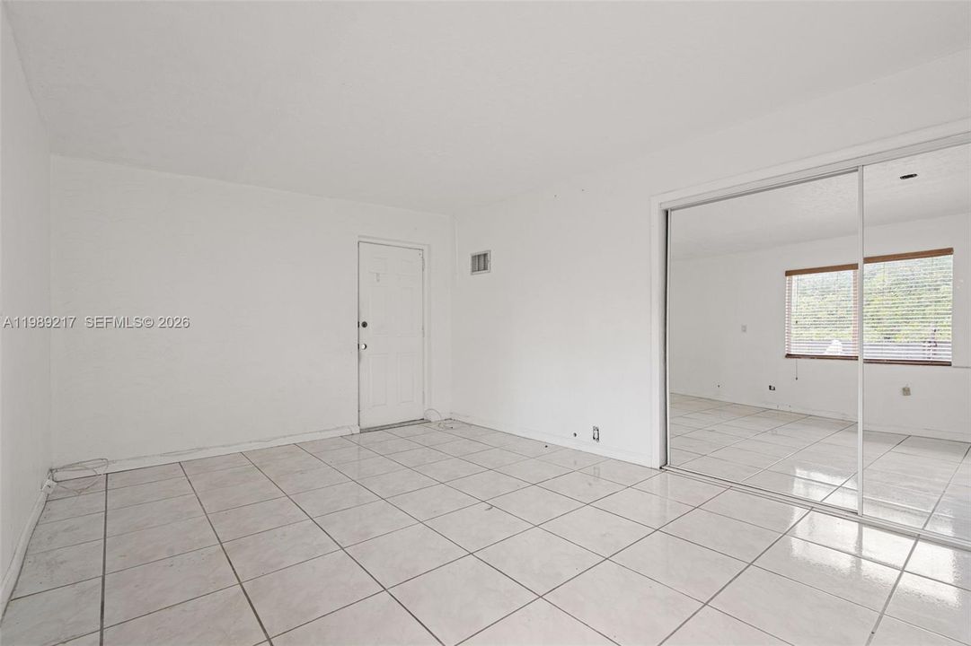 Activo con contrato: $324,900 (4 camas, 2 baños, 1392 Pies cuadrados)