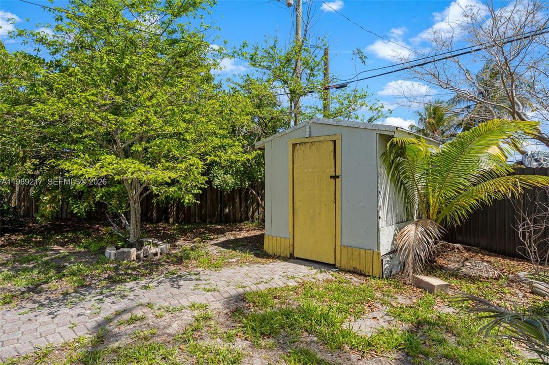 Activo con contrato: $324,900 (4 camas, 2 baños, 1392 Pies cuadrados)