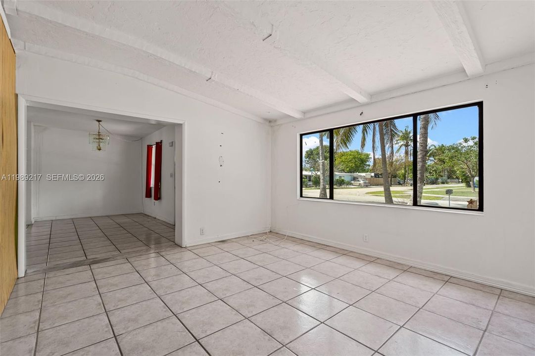 Activo con contrato: $324,900 (4 camas, 2 baños, 1392 Pies cuadrados)