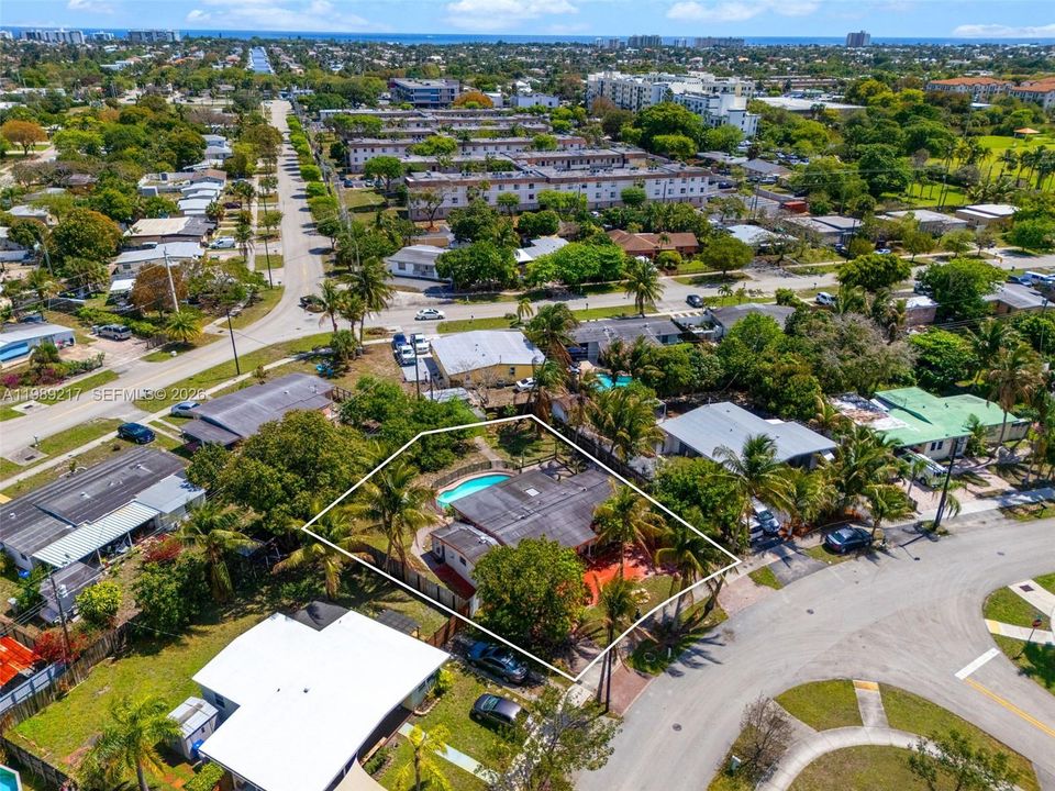 Activo con contrato: $324,900 (4 camas, 2 baños, 1392 Pies cuadrados)