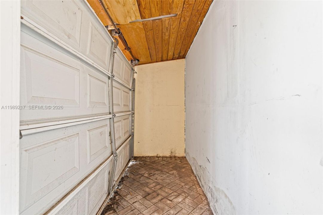 Activo con contrato: $324,900 (4 camas, 2 baños, 1392 Pies cuadrados)