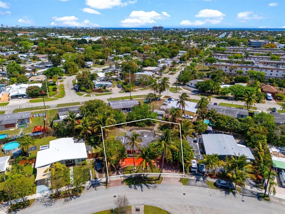 Activo con contrato: $324,900 (4 camas, 2 baños, 1392 Pies cuadrados)