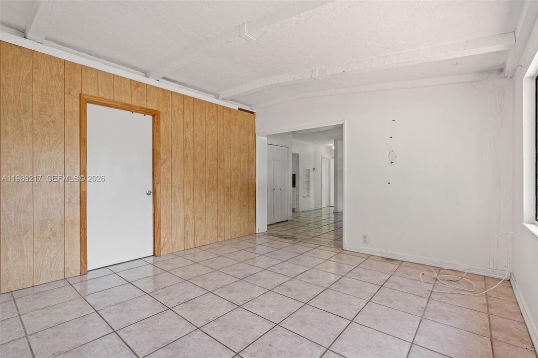 Activo con contrato: $324,900 (4 camas, 2 baños, 1392 Pies cuadrados)