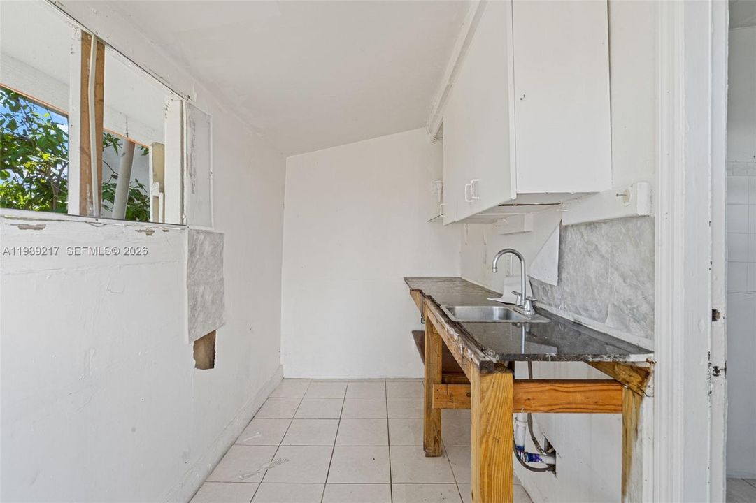 Activo con contrato: $324,900 (4 camas, 2 baños, 1392 Pies cuadrados)