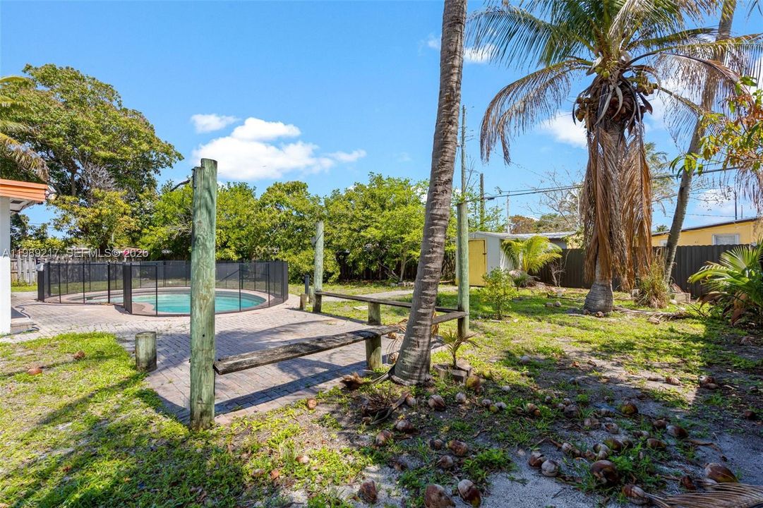Activo con contrato: $324,900 (4 camas, 2 baños, 1392 Pies cuadrados)