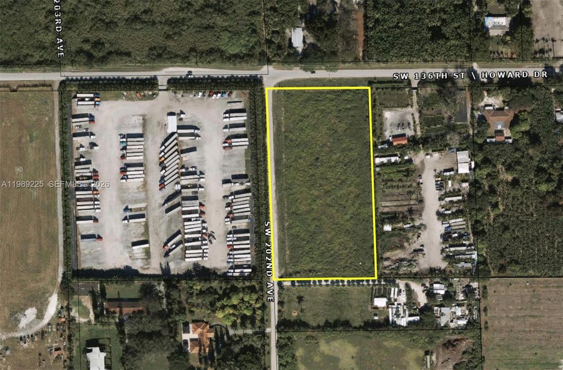 На продажу: $1,500,000 (4.70 acres)