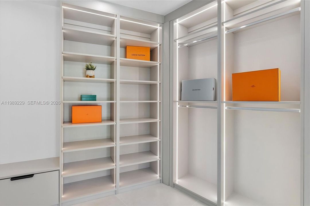 En Venta: $4,950,000 (5 camas, 6 baños, 5357 Pies cuadrados)
