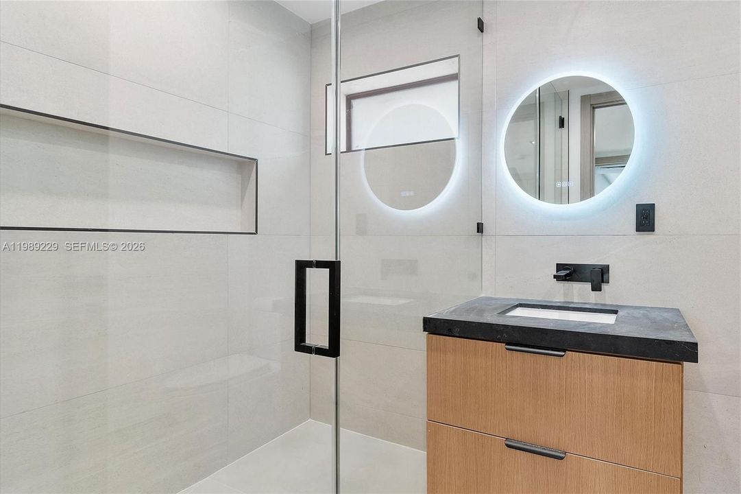 En Venta: $4,950,000 (5 camas, 6 baños, 5357 Pies cuadrados)