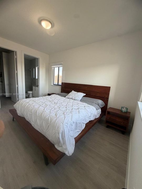 Недавно арендовано: $6,200 (4 спален, 4 ванн, 2925 Квадратных фут)