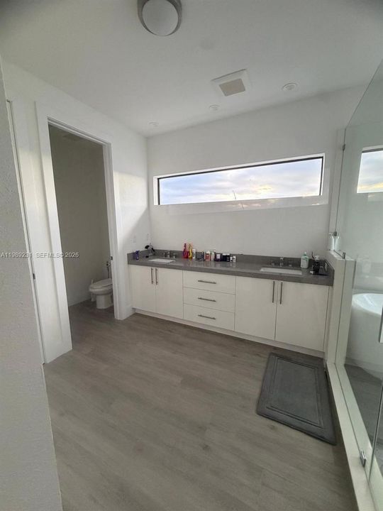 Недавно арендовано: $6,200 (4 спален, 4 ванн, 2925 Квадратных фут)