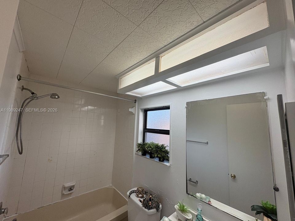 На продажу: $199,000 (2 спален, 2 ванн, 0 Квадратных фут)