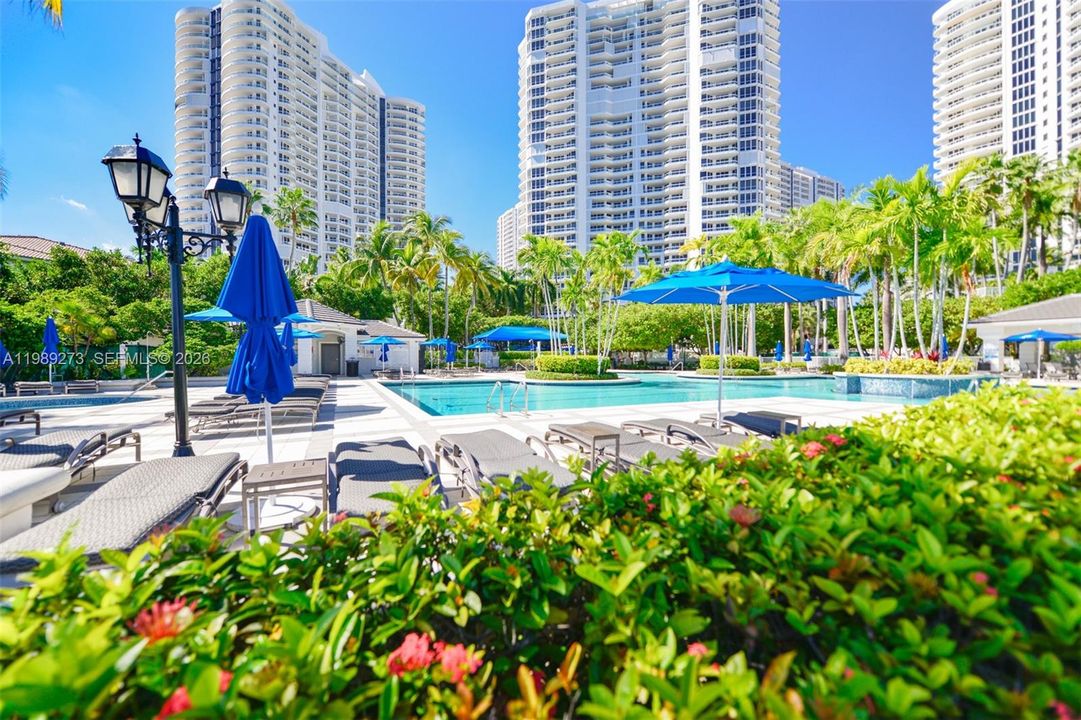 For Sale: $1,158,000 (3 beds, 2 baths, 2720 Square Feet)