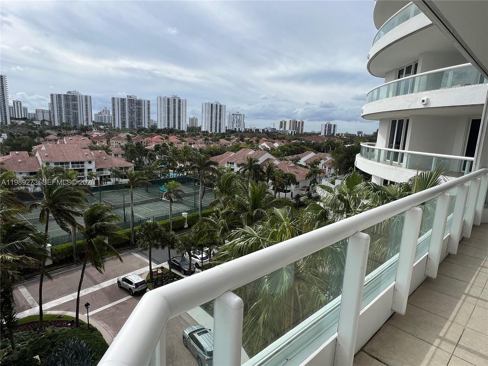 For Sale: $1,158,000 (3 beds, 2 baths, 2720 Square Feet)