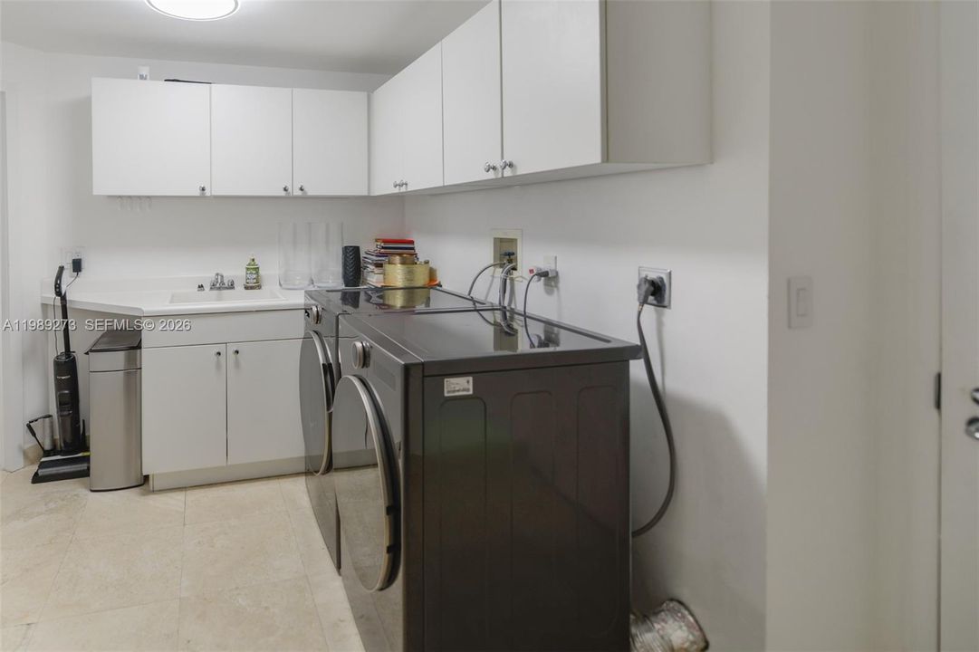 For Sale: $1,158,000 (3 beds, 2 baths, 2720 Square Feet)