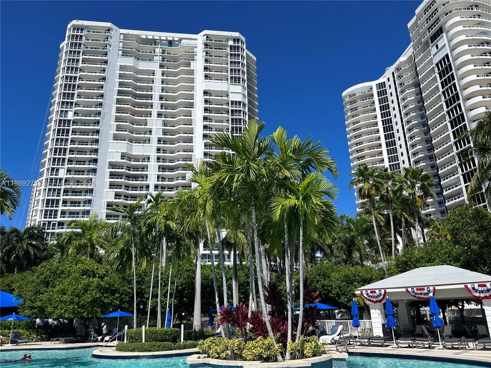 For Sale: $1,158,000 (3 beds, 2 baths, 2720 Square Feet)