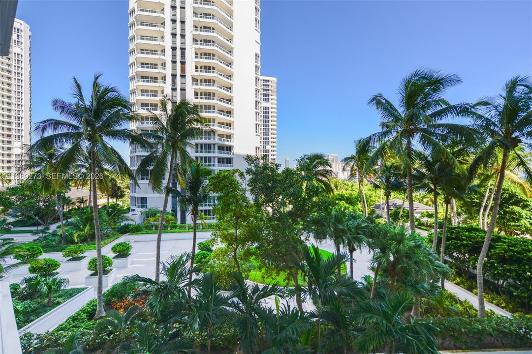 For Sale: $1,158,000 (3 beds, 2 baths, 2720 Square Feet)