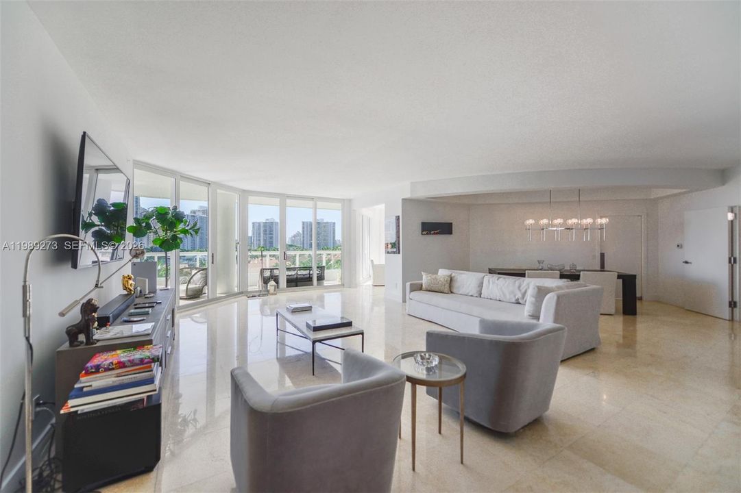 For Sale: $1,158,000 (3 beds, 2 baths, 2720 Square Feet)