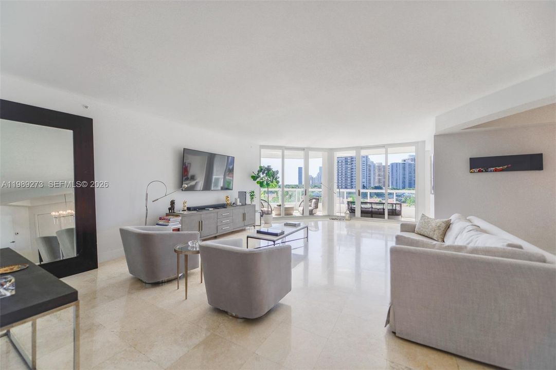 For Sale: $1,158,000 (3 beds, 2 baths, 2720 Square Feet)