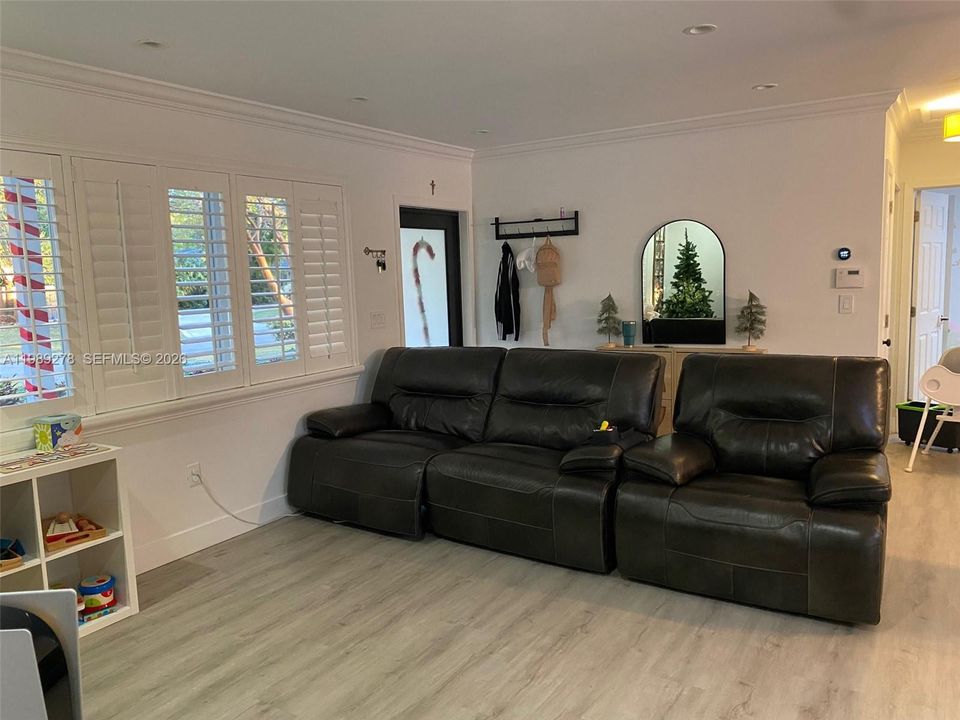 Active With Contract: $980,000 (3 beds, 2 baths, 1504 Square Feet)