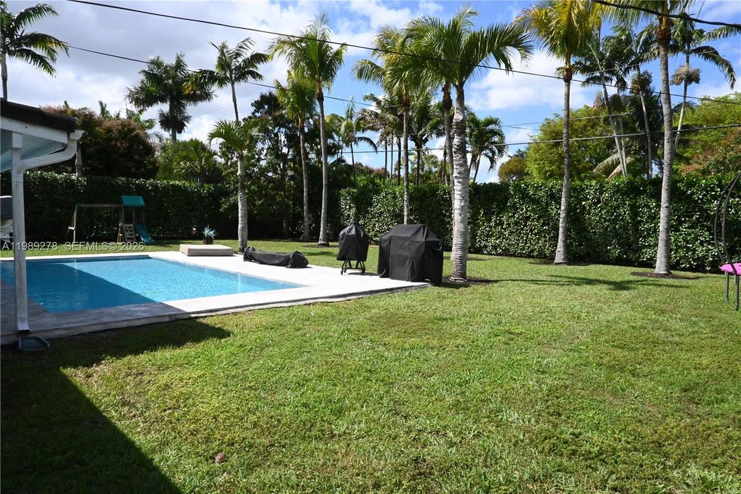 Active With Contract: $980,000 (3 beds, 2 baths, 1504 Square Feet)