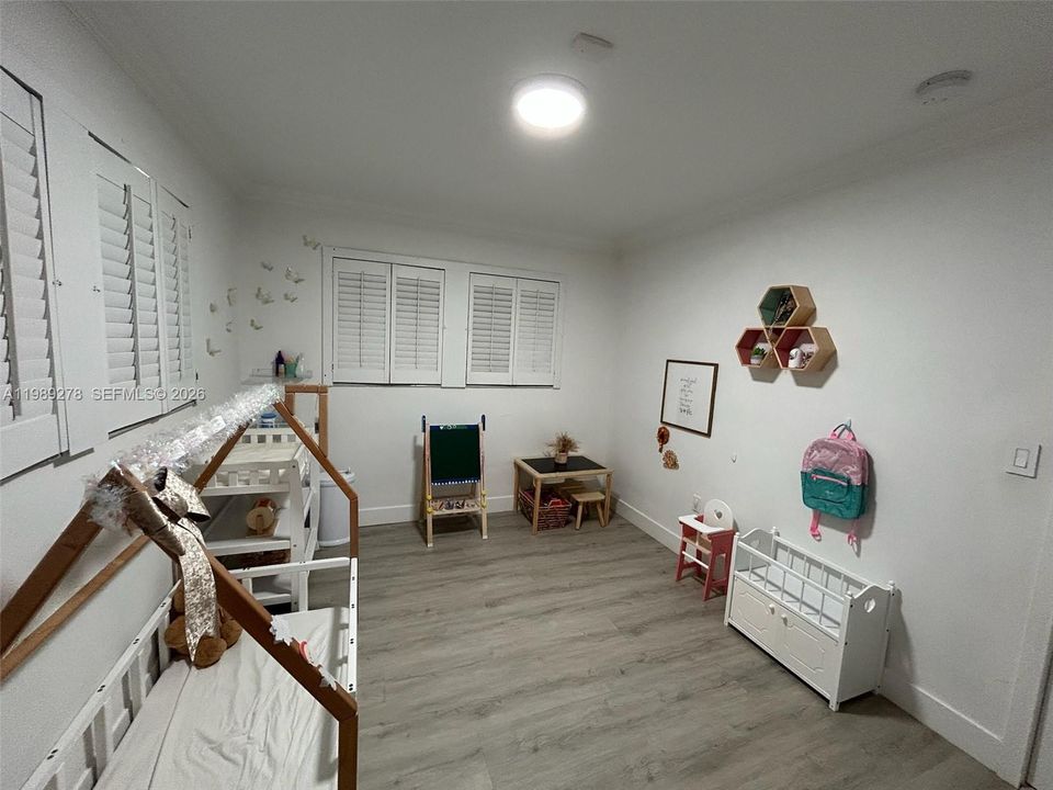 Active With Contract: $980,000 (3 beds, 2 baths, 1504 Square Feet)