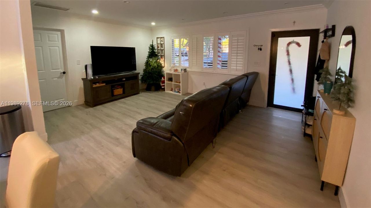 Active With Contract: $980,000 (3 beds, 2 baths, 1504 Square Feet)
