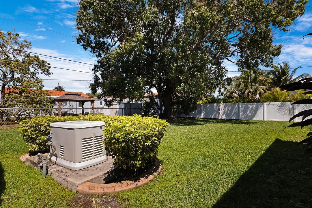 33_accutour_1555-71st-st-041