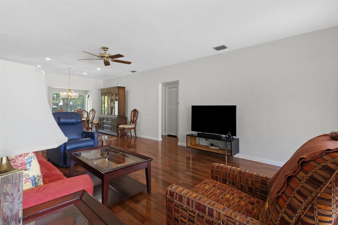4_accutour_1555-71st-st-009