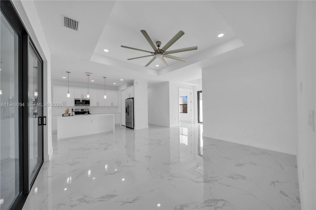 Vendido Recientemente: $374,900 (4 camas, 2 baños, 1719 Pies cuadrados)