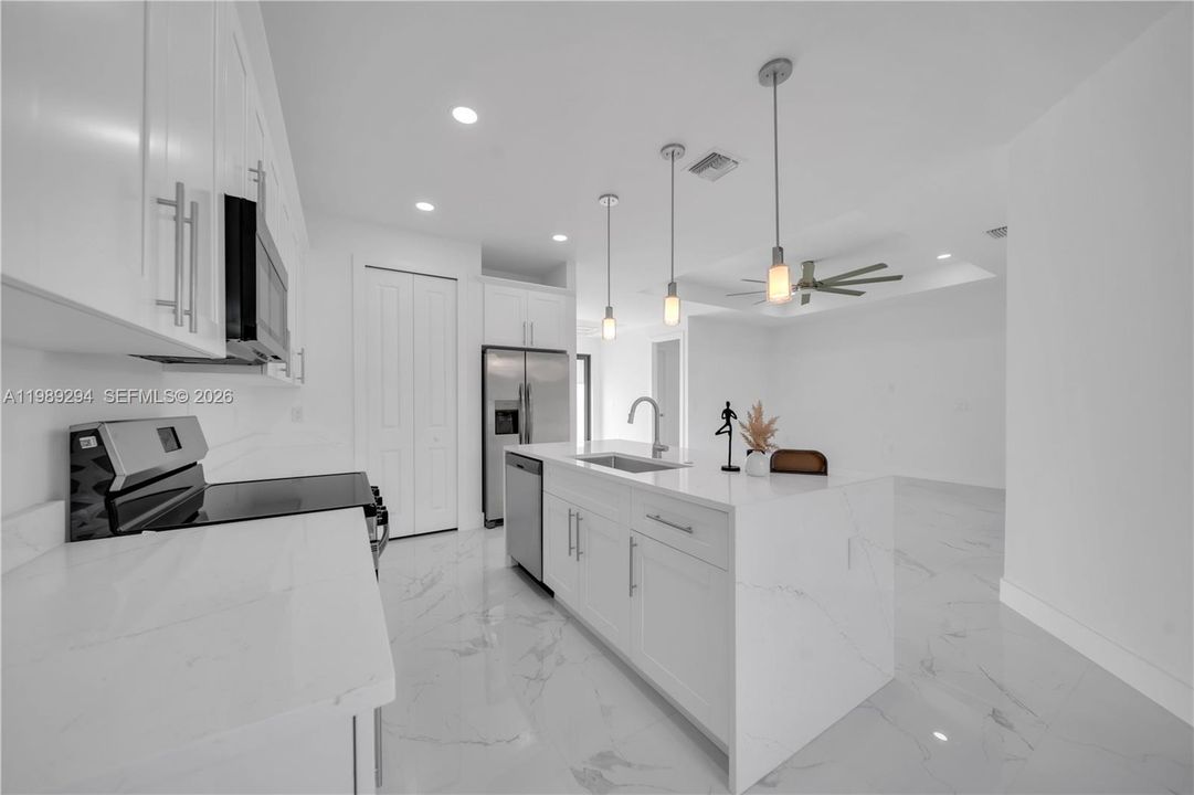 Vendido Recientemente: $374,900 (4 camas, 2 baños, 1719 Pies cuadrados)