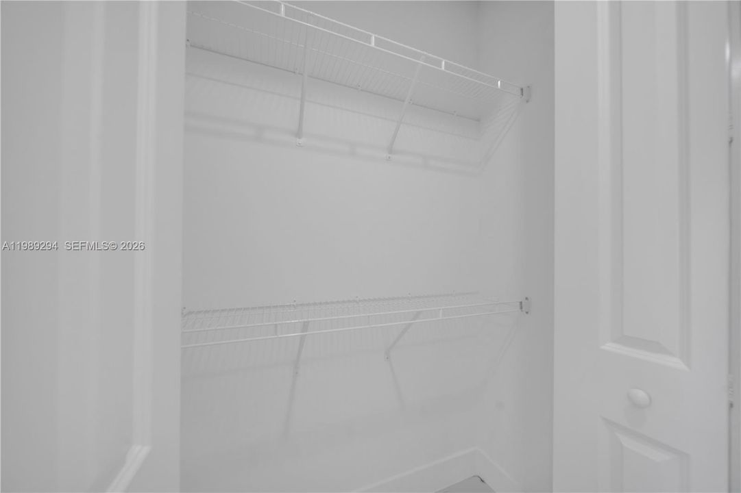 Vendido Recientemente: $374,900 (4 camas, 2 baños, 1719 Pies cuadrados)
