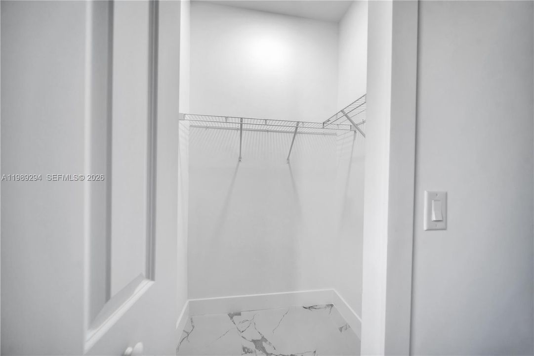 Vendido Recientemente: $374,900 (4 camas, 2 baños, 1719 Pies cuadrados)