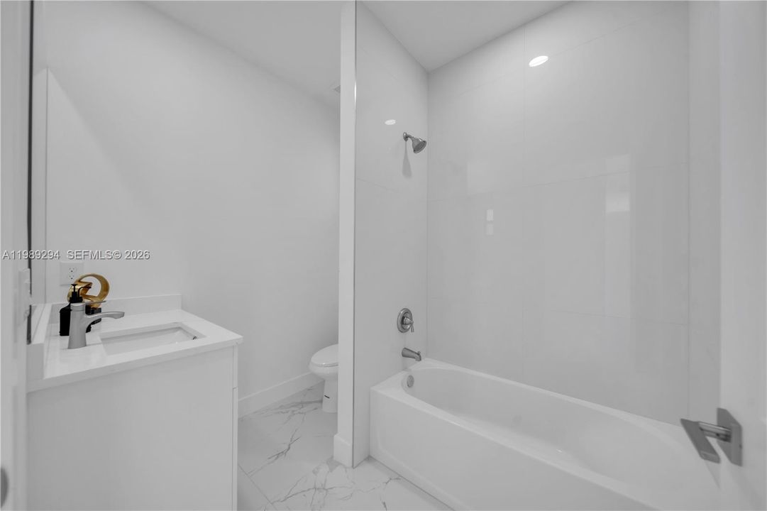 Vendido Recientemente: $374,900 (4 camas, 2 baños, 1719 Pies cuadrados)
