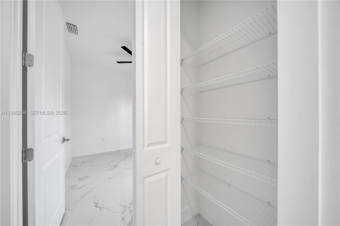Vendido Recientemente: $374,900 (4 camas, 2 baños, 1719 Pies cuadrados)