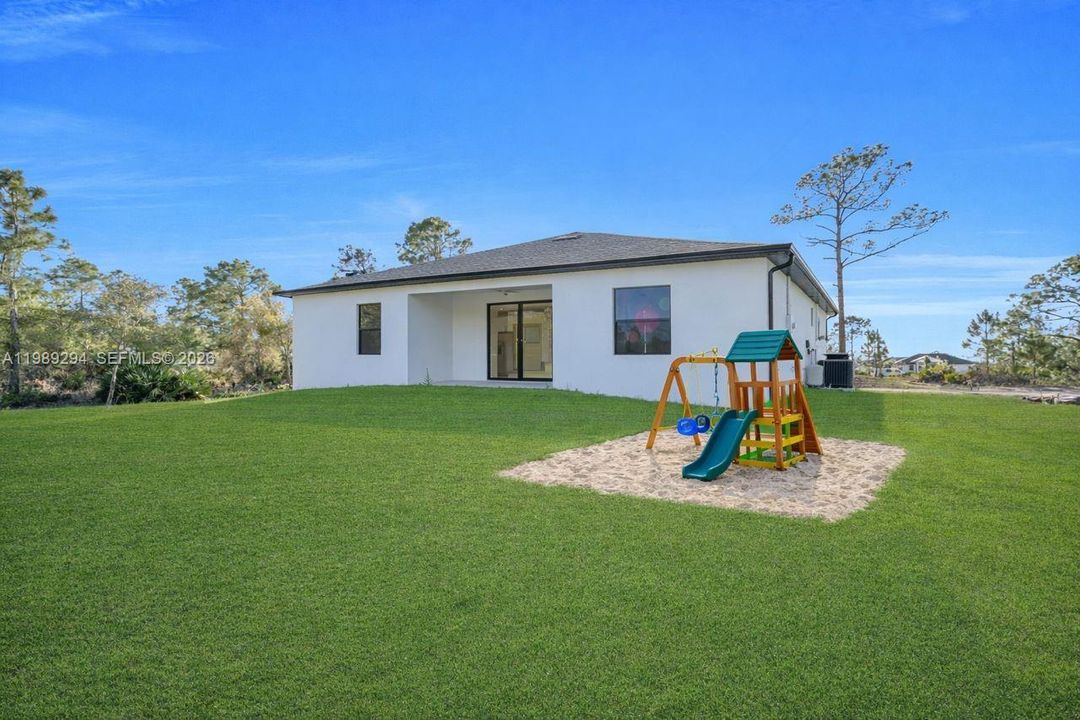 Vendido Recientemente: $374,900 (4 camas, 2 baños, 1719 Pies cuadrados)