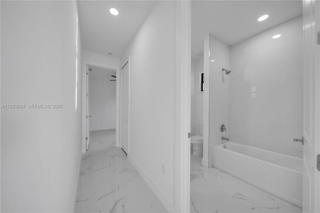 Vendido Recientemente: $374,900 (4 camas, 2 baños, 1719 Pies cuadrados)