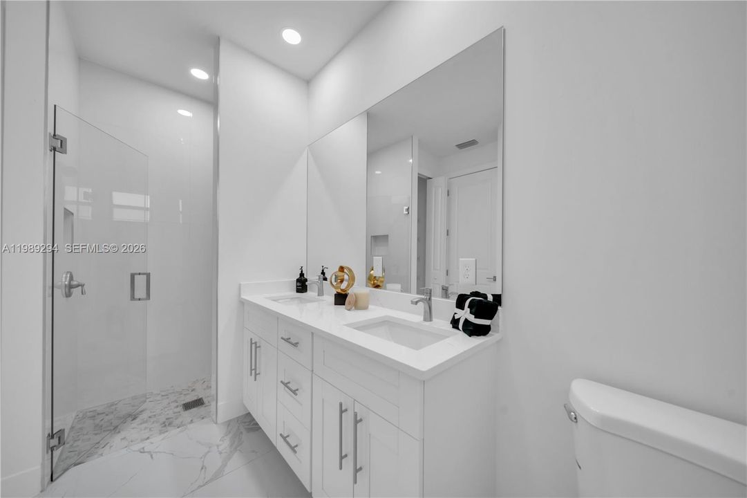 Vendido Recientemente: $374,900 (4 camas, 2 baños, 1719 Pies cuadrados)